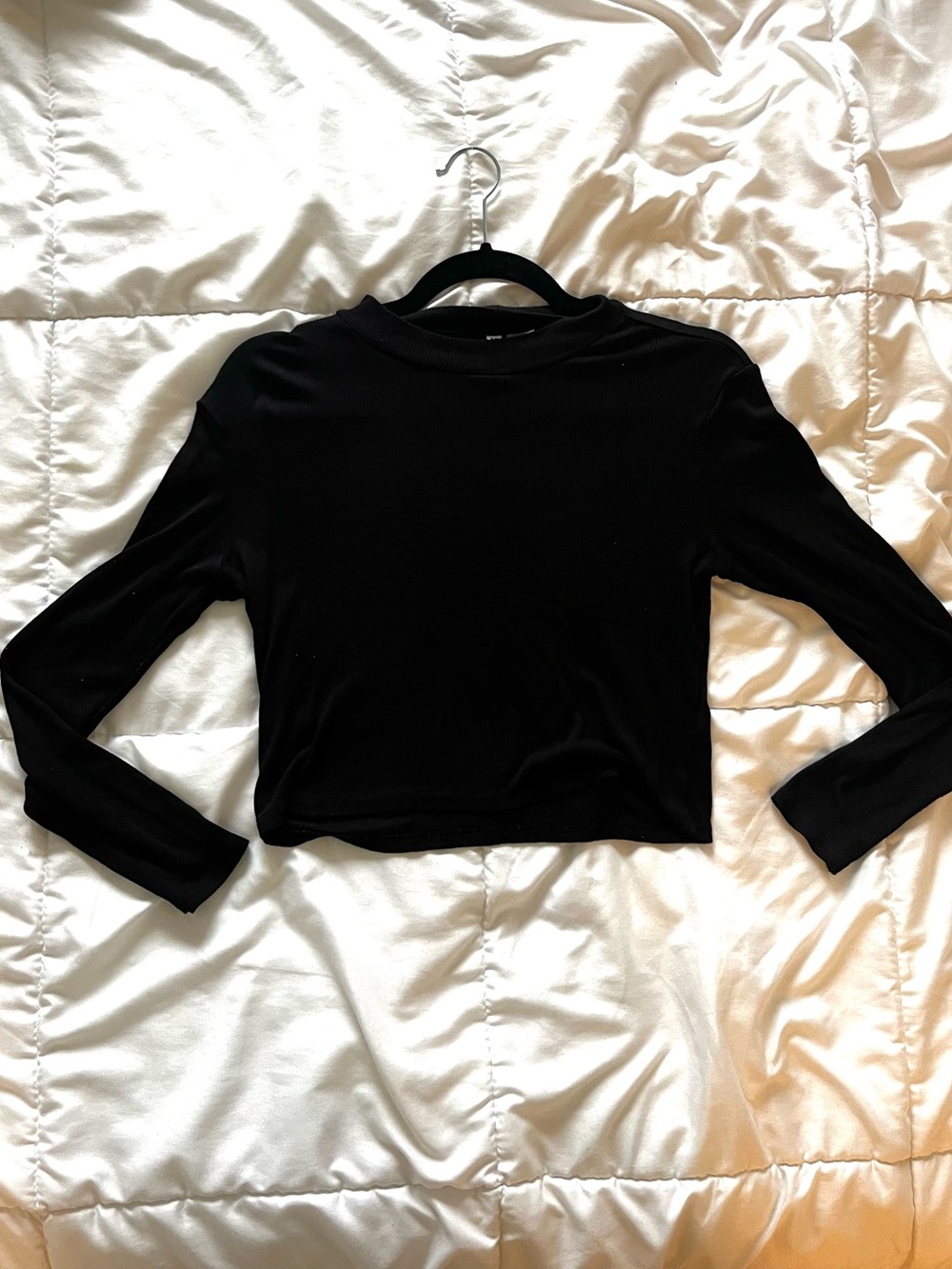 H&M Divided Black Ribbed Long Sleeve Crop Top | Medium